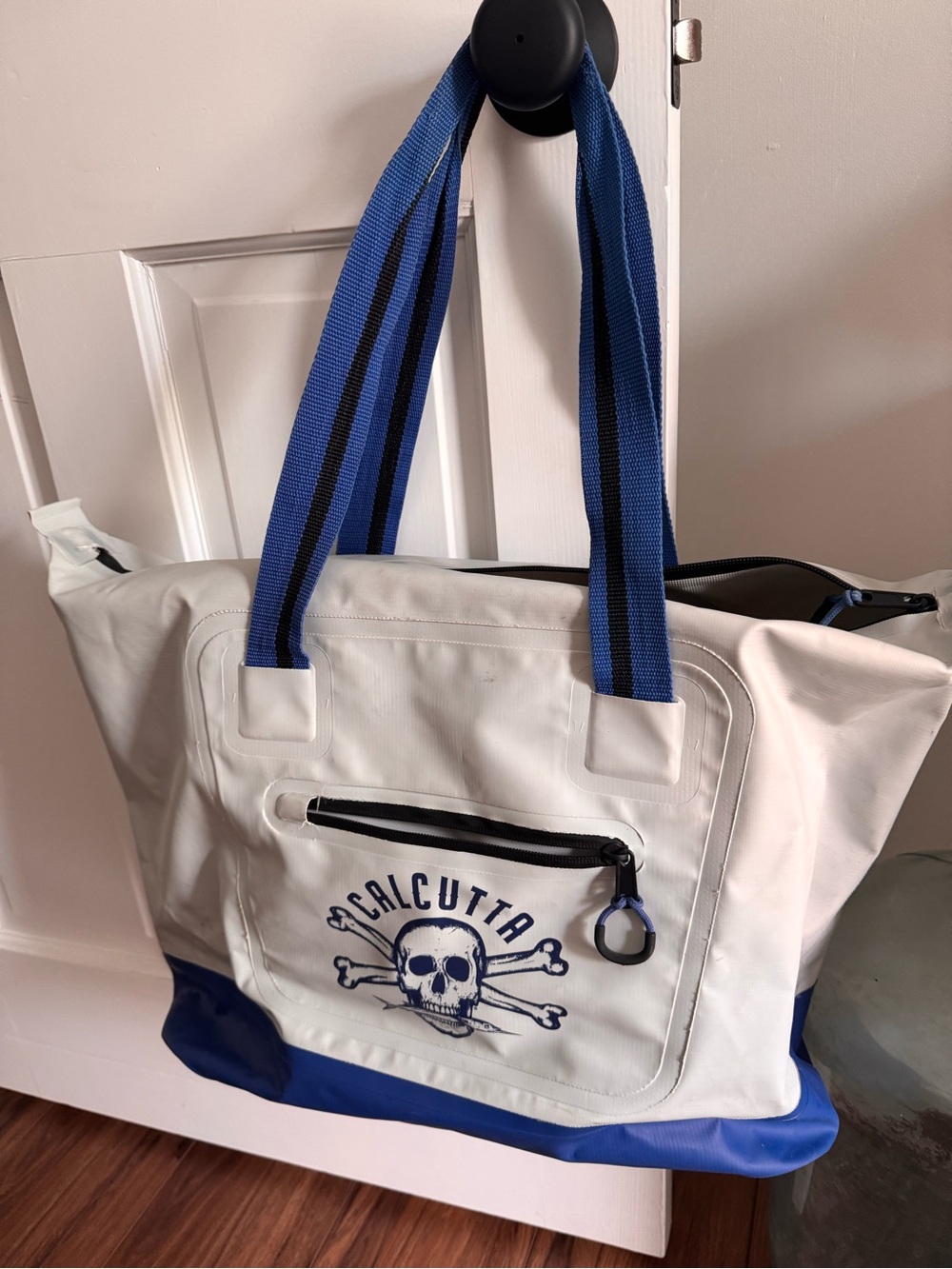 Calcutta White & Blue Skull Vinyl Beach Tote Bag